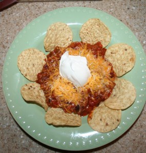 IMG_8276 Chili with shredded cheese, sour cream and chips